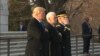 Rais Donald Trump and makamu rais, Mike Pence wakiwa katika makaburi ya mashujaa huko Arlington, Virginia.