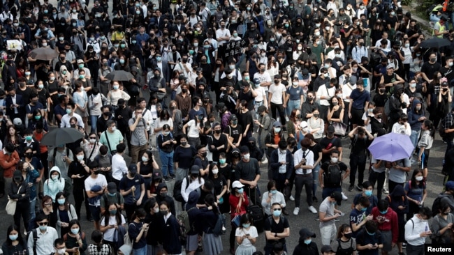 香港示威者聚集在港岛中心地区抗议。(2019年11月11日)