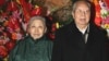 华国锋和夫人在毛主席纪念堂纪念毛泽东113岁生日（2006年12月26日）