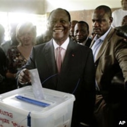 Presidential candidate Alssane Ouattara casts his ballot in the first round of presidential elections in Abidjan, Ivory Coast, 31 Oct 2010