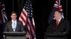 美国国防部长埃斯珀（左）2019年8月4日在澳大利亚悉尼的一个记者会上讲话，美国国务卿蓬佩奥站在一旁。