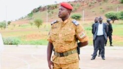 L'armée burkinabè dit avoir tué 35 "terroristes", le président de la transition au front