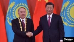 Qazaxıstanın eks prezidenti Nursultan Nazarbayev və Çin prezidenti Şi Tsinpin