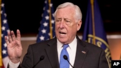 El líder de la mayoría demócrata de la Cámara de Representantes, Steny Hoyer, de Maryland, en conferencia de prensa en el Capitolio, en Washington, el 22 de enero de 2019. 