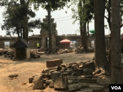 ប្រាសាទ​មេបុណ្យ​ខាងលិច​ ​ស្ថិតក្រោម​ការជួសជុល​ នៅសង្កាត់គោកចក​ ក្រុងសៀមរាប ថ្ងៃទី​ ១៦ ខែមីនា​ ឆ្នាំ​ ២០២០។ (ហ៊ុល រស្មី/VOA Khmer)