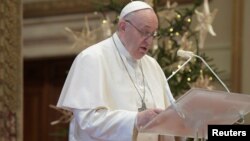 Папа Франциск произносит свою традиционную рождественскую речь Urbi et Orbi («Городу и миру»)