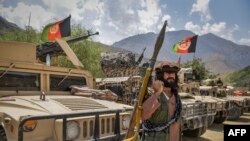 Leşkerekê Afganî yê li dij Taliban li herêma Panjshir 19ê Tebaxê, 2021./ AFP)