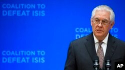 El secretario de Estado de EE.UU., Rex Tillerson, habló en una reunión de ministros de la coalición global para derrotar a ISIS, el 22 de marzo de 2017, en el Departamento de Estado, en Washington.