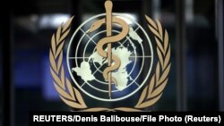 Amblem Svetske zdravstvene organizacije u sedištu u Ženevi (REUTERS/Denis Balibouse/File Photo)