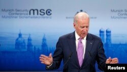 Wakil Presiden AS Joe Biden berpidato dalam konferensi keamanan internasional di Munich, Jerman (7/2). (Reuters/Michaela Rehle)