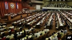 La Asamblea Nacional del Poder Popular de Cuba sólo sesiona dos veces al año.