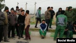  کارگران فضای سبز شهرداری دزفول به چندماه حقوق معوقه خود اعتراض دارند.