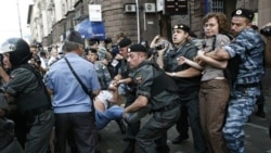 پلیس روسیه شماری از تظاهرکنندگان مخالف دولت را در مسکو و سنت پترزبورگ بازداشت کرد