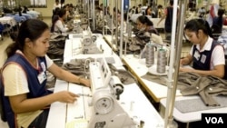 Para pekerja pada industri garmen (foto: ilustrasi). Jaringan pengecer global setuju untuk memperbaiki kondisi kerja di pabrik-pabrik garmen di Bangladesh.