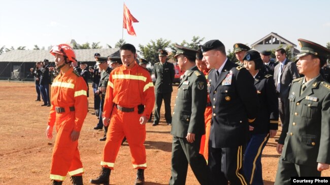 美中陆军官兵2012年11月28日在云南参与人道救援联合演练 （美国陆军照片）
