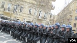 Müxalifət etiraz edir