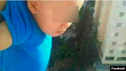 Un Algerien Suspend Son Bebe Dans Le Vide Pour Obtenir Des J Aime Sur Facebook