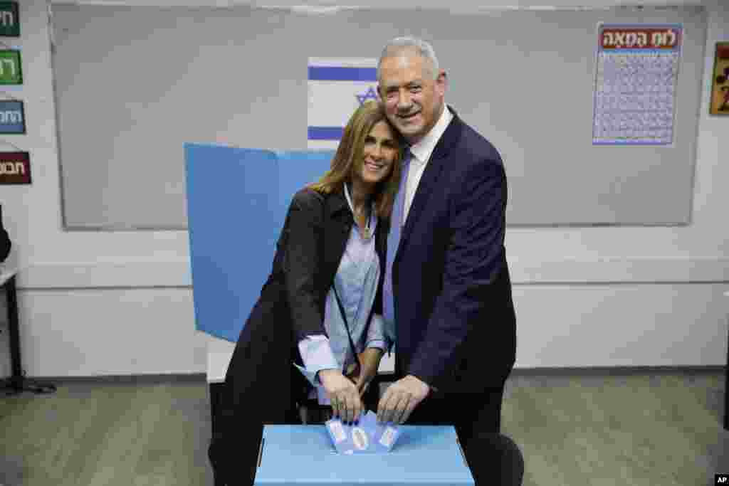 در حالی سومین انتخابات پارلمانی در سالجاری در اسرائیل برگزار می&zwnj;شود که بنی گانتز رهبر اپوزیسیون خوش&zwnj;بین است که بتواند با پیروزی در این انتخابات به قدرت برسد. او نیز مثل نتانیاهو با همسرش در پای صندوق رای حاضر شد.