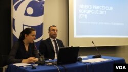 Ivana Korajlić i Srđan Blagovčanin predstavljaju Indeks percpcije korupcije za 2017. godinu