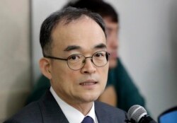 Jaksa Agung Korea Selatan Moon Moo-il, dalam pertemuan dengan mantan narapidana di Seoul, Korea Selatan, 27 November 2018. (Foto: dok).