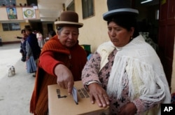 An Aymara woman casts her ballot at a polling station during the constitution referendum in El Alto, Bolivia, Feb. 21, 2016.