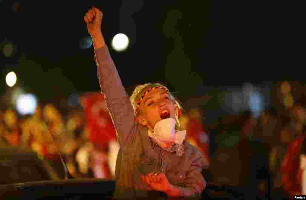 An anti-government protester shouts slogans during a demonstration in central Ankara, Turkey, June 3, 2013. 