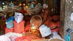 ဘင်္ဂလားဒေရှ့်မှာ ကြက်သွန်နီ ပြတ်လပ်နေတာကြောင့် မြန်မာ့ ကြက်သွန်နီ ဈေးကောင်းရ