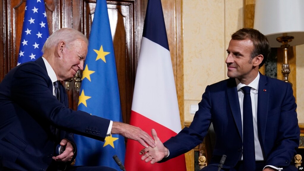 Gjatë takimit në ambasadën franceze në Vatikan (29 tetor 2021)