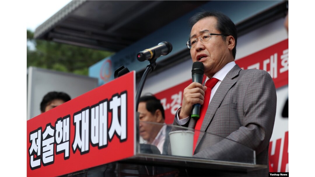 자유한국당 홍준표 대표가 지난 15일 대구에서 열린 전술핵 배치 대구·경북 국민보고대회에서 발언하고 있다.