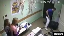 Đoạn video an ninh quay cảnh xảy ra vụ việc sau đó đã được đưa lên Youtube rồi được phát trên truyền hình quốc gia Nga.