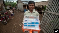 FILE - А malaria worker carries a traditional medicine kit in a village near Pailin, Cambodia, Aug. 29, 2009. Scientists have found that conventional kits could be replaced with artemisinin, but now resistance to that drug is failing to stop malaria.