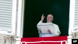 El papa Francisco anunció una radical reforma a la anulación de los matrimonios católicos.