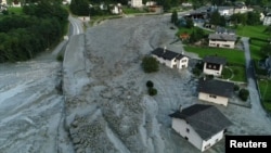 스위스 남동부 본다스카 지역에 23일 산사태가 발생한 후 상공에서 촬영한 모습.