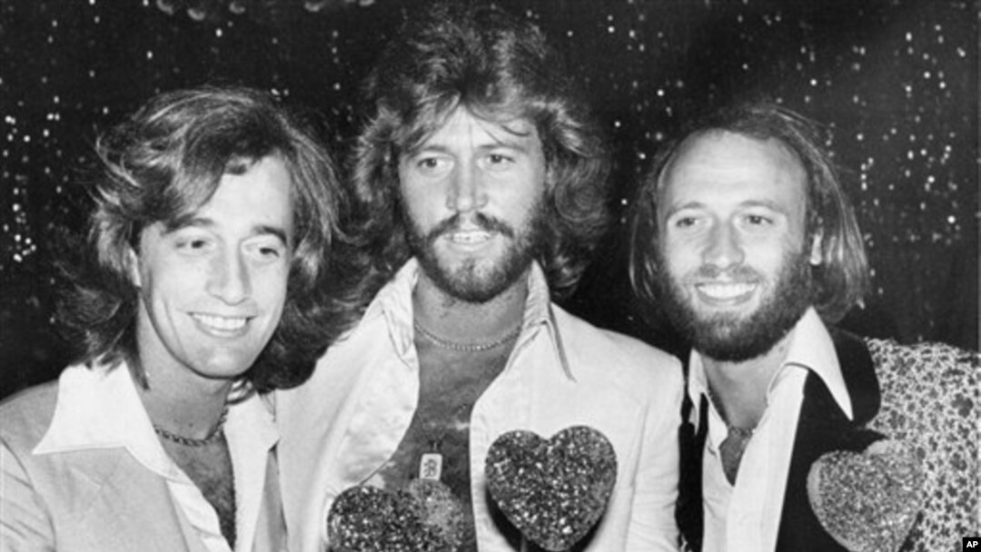 Foto dokumentasi band legendaris 'Bee Gees', yang terdiri dari Gibb bersaudara (dari kiri: Robin, Barry dan Maurice Gibb) berpose di Los Angeles pada masa kejayaan mereka di pertengahan tahun 1978 (Foto: dok).