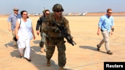 1月3日﹐美國特種部隊軍人協助將南蘇丹的美國使館人員撤離