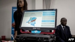 La Commission électorale nationale indépendante (Céni) a présenté la machine à voter à Kinshasa, le 21 février 2018.