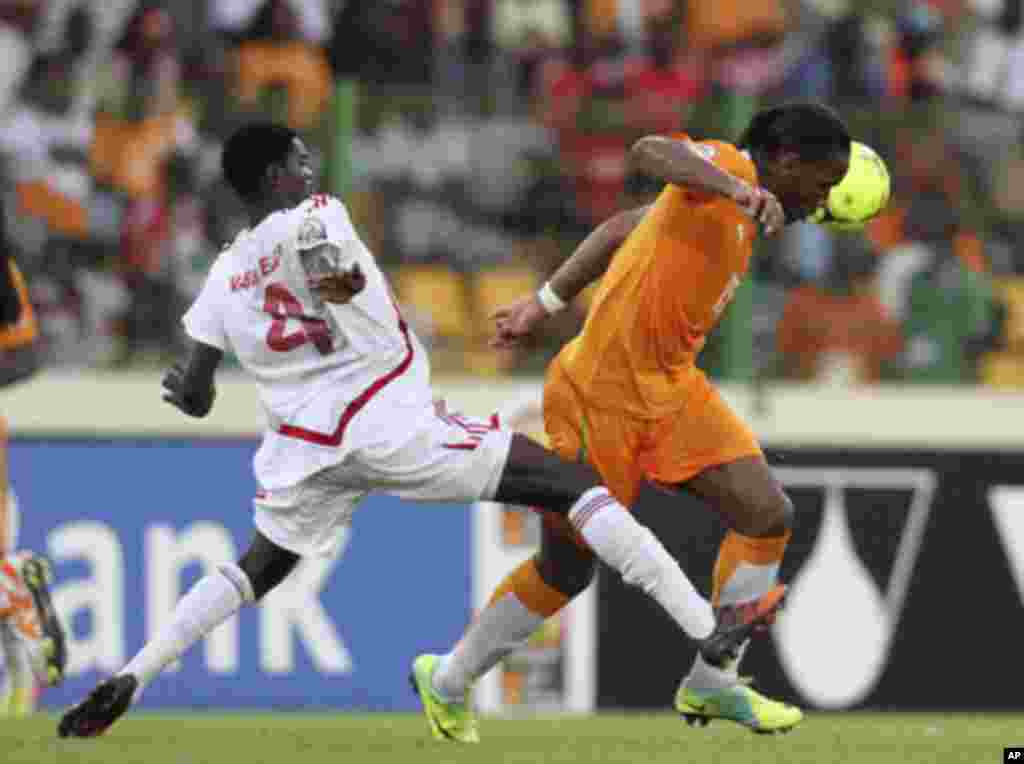 Ivory Coast's Didier Drogba (R) fights for the ball with Sudan's Abdullah Ngemaldien Najem during their African Nations Cup soccer match at Estadio de Malabo "Malabo Stadium", in Malabo January 22, 2012.