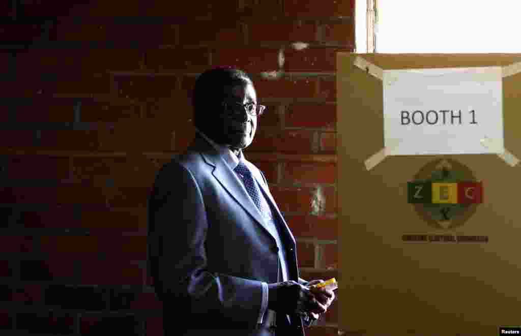 Zimbabwe's President Robert Mugabe looks on before casting his vote in Highfields outside Harare, July 31, 2013. 