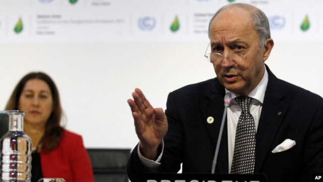 Laurent Fabius, Ministro de relaciones exteriores de Francia y presidente del COP21 presiona para llegar a un acuerdo sobre el cambio climático lo antes posible.