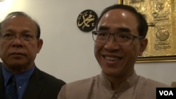 Los Angeles Thai Consul General Tanee Sangrat, who visited Masjid al-Fatiha, a mosque in Azusa, California founded by Thai Muslims, a minority within the mostly Buddhist Thai community, Sept. 12, 2016. (VOA / M. O'Sullivan)