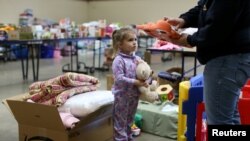 Četvorogodišnja Ema u prihvatnom centru posle evakuacije zbog poplava, Kalifornija 14. februar 2017.
