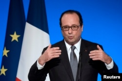 French President Francois Hollande gestures as he delivers a speech at the Elysee Palace in Paris, July 23, 2014.