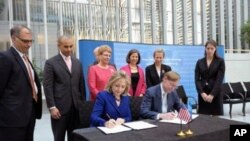 U.S. Secretary o State Hillary Clinton delivers remarks on World Water Day and signs a Memorandum of Understanding with the World Bank.