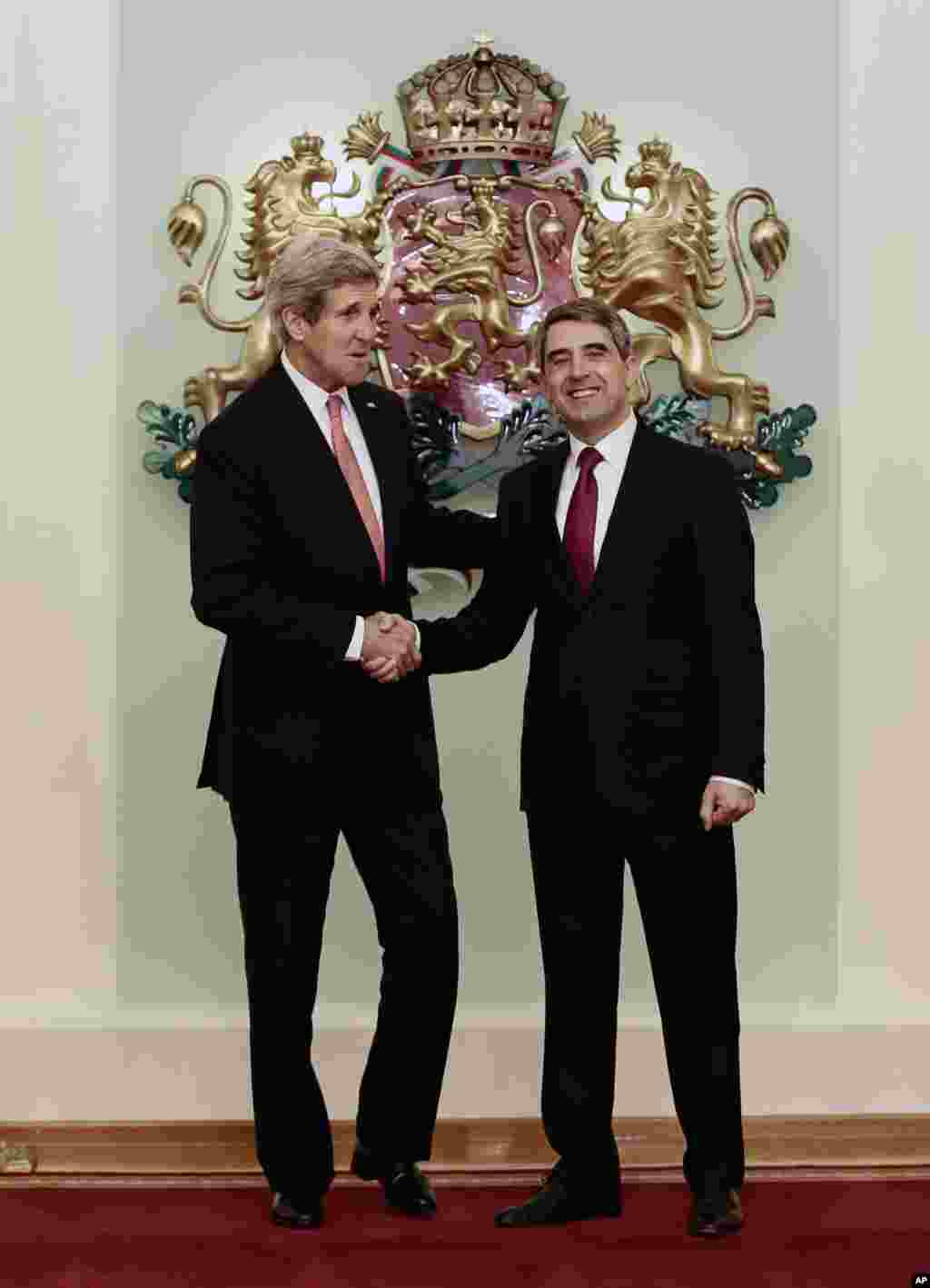 U.S. Secretary of State John Kerry poses with Bulgarian President Rossen Plevneliev for photos at the Bulgarian Presidency building in Sofia, Bulgaria, Jan. 15, 2015.