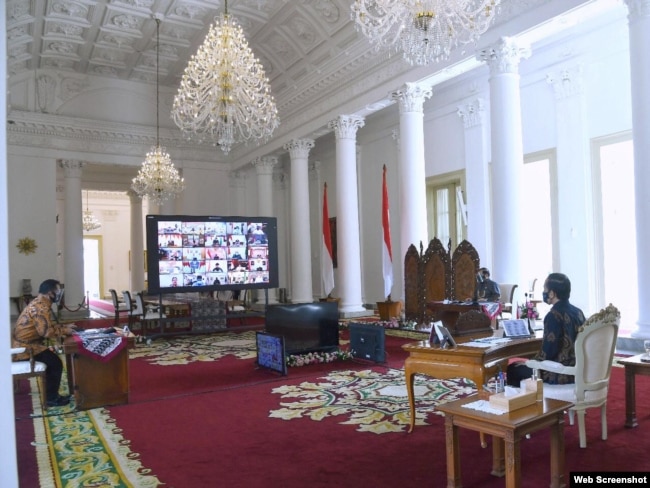 Presiden Jokowi di Istana Kepresidenan Bogor, Selasa (1/9) memberikan arahan kepada para Menteri dan Gubernur di Seluruh Indonesia Secara Virtual untuk mengoptimalkan belanja Daerah dan menurunkan kasus Covid-19 (Setpres RI).