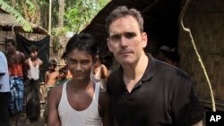 American actor Matt Dillon, right, with Noor Alam, a 17-year old Rohingya survivor of human-trafficking at Thetkabyin village, north of Sittwe in the western state of Rakhine, Myanmar, May 29, 2015.