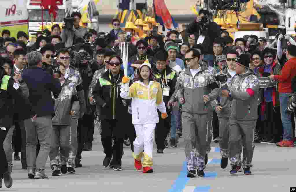 مشعل بازی های المپیک زمستانی ۲۰۱۸ سرانجام به کره جنوبی رسید. کره جنوبی میزبان بازی های المپیک زمستانی ۲۰۱۸ است.