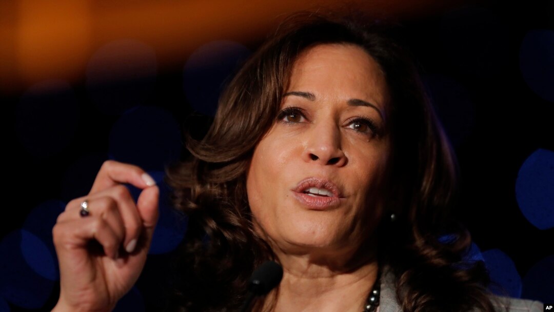 Thượng nghị sĩ Kamala Harris, ứng cử viên TT bên Đảng Dân Chủ, đọc diễn văn tại một hội thảo ở New Orleans, ngày 19/4/2019.