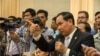 FILE - Um Sam An, a prominent opposition lawmaker, challenges a Cambodian official about a border issue in a news conference July 2, 2015. (Neou Vannarin/VOA Khmer)
