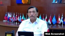 Menko Marves Luhut Binsar Pandjaitan dalam telekonferensi pers usai Ratas evaluasi PPKM di Jakarta, Senin (25/1). (VOA)